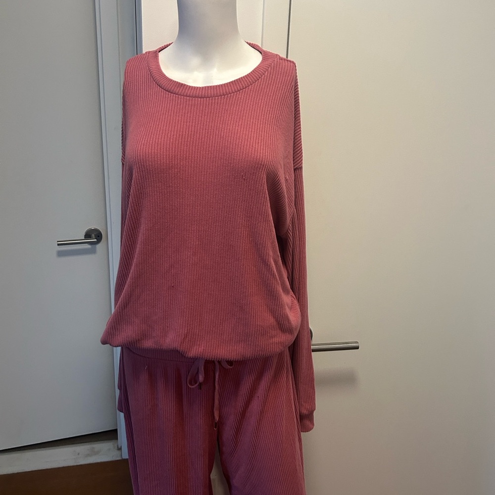 Pink Lounge Set - Picture 2 of 3